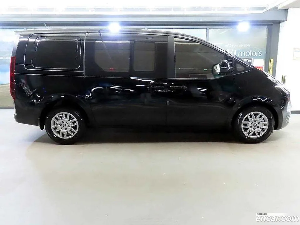 Hyundai Staria 5 2025 — thumbnail 2