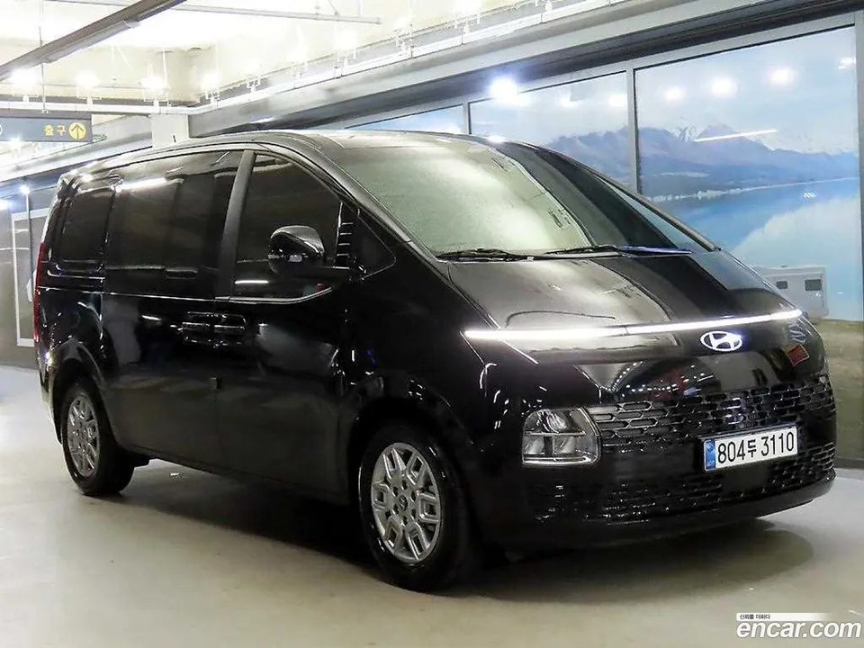 Hyundai Staria 5 2025 — photo 1, buy with delivery to Moscow