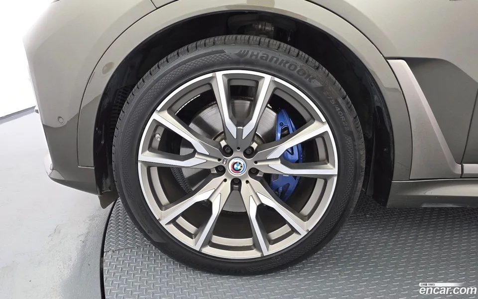 BMW X7 M50i 6 2022 — thumbnail 2