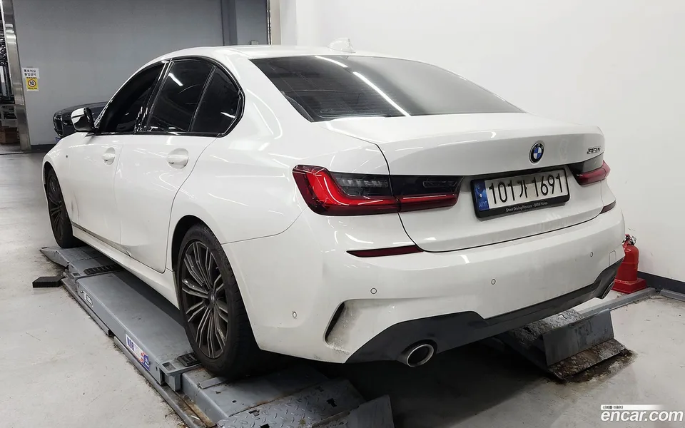 BMW 3 Series 320i M 2022 — thumbnail 3