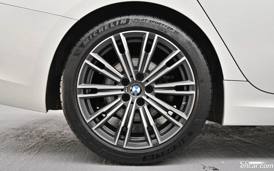 BMW 3 Series 320i M 2022 — thumbnail 5