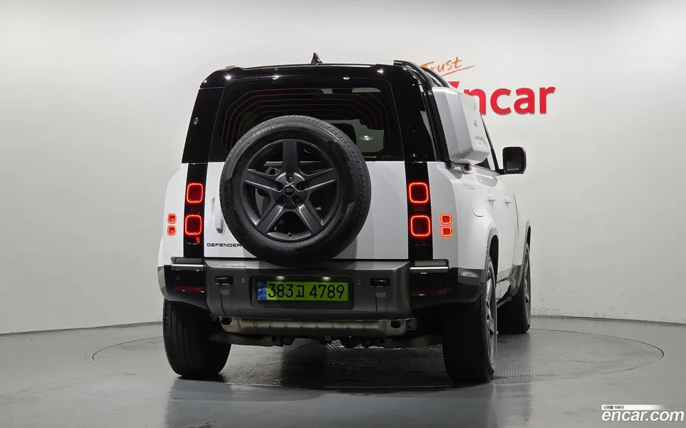 Land Rover Defender 110 P300 X- SE 2024 — thumbnail 4