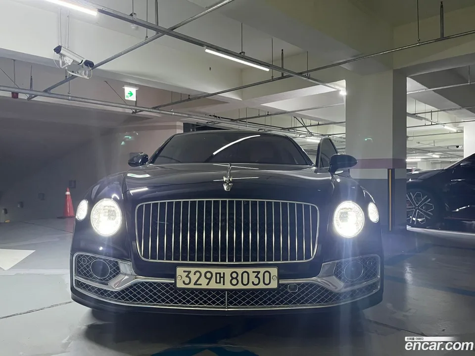 Bentley Flying Spur 4.0 2022 — photo 1, buy with delivery to Moscow