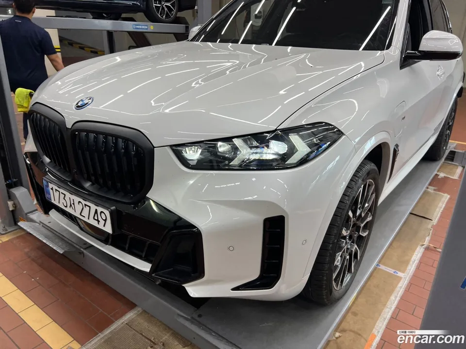 BMW X5 xDrive 50e M 2025 — photo 1, buy with delivery to Moscow