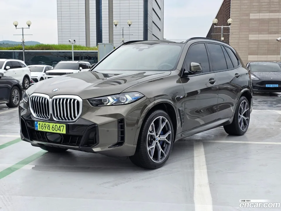 BMW X5 xDrive 40i M 2025 — photo 1, buy with delivery to Moscow