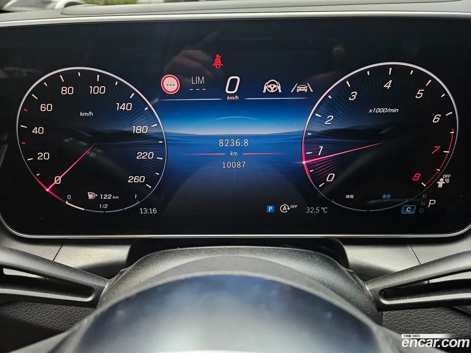 Mercedes-Benz GLC-Class GLC300 4MATIC 2024 — thumbnail 2