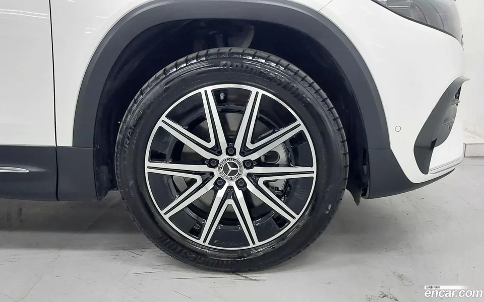Mercedes-Benz EQB EQB300 4MATIC AMG 2025 — thumbnail 2