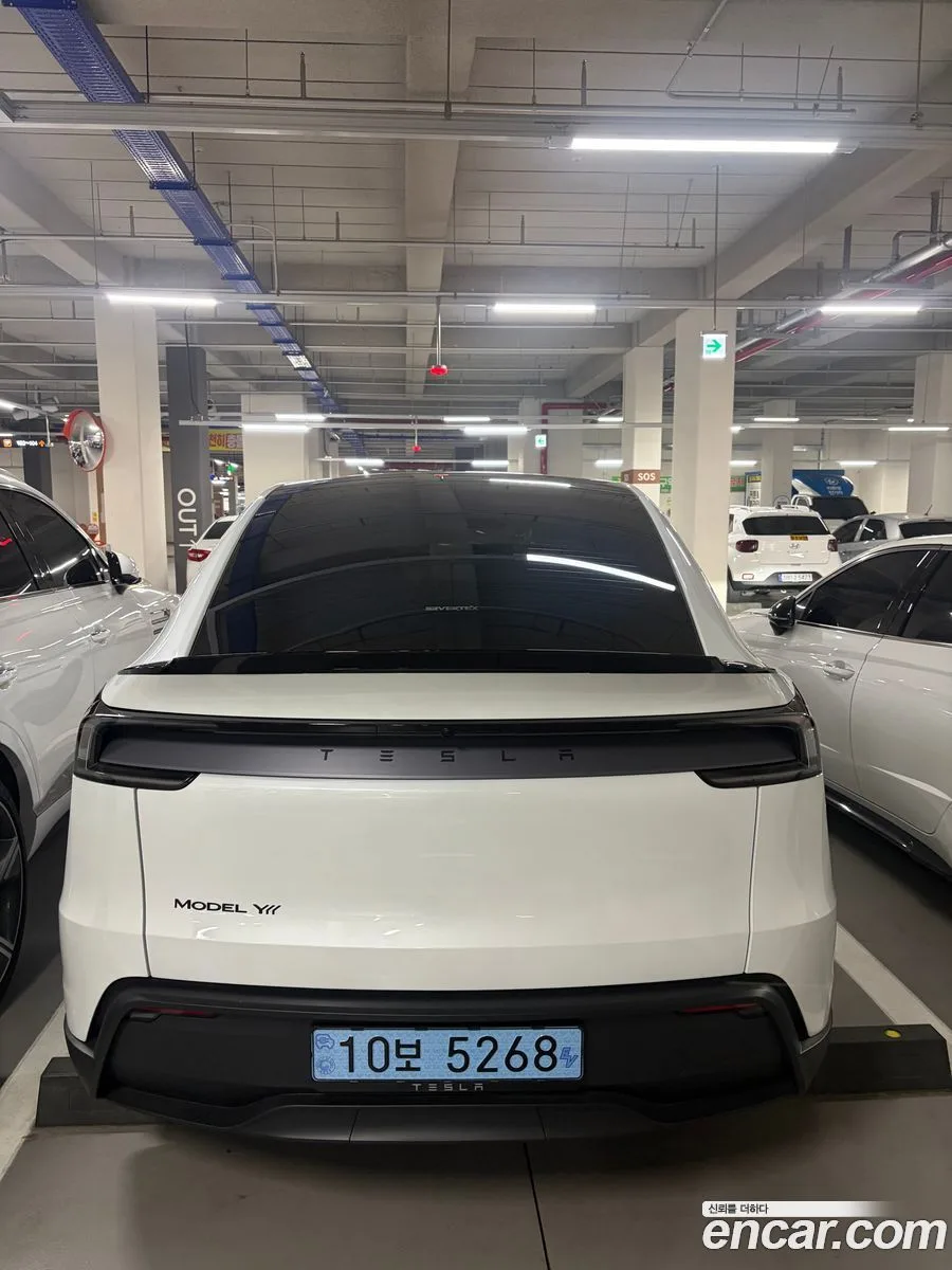 Tesla Model Y L AWD 2026 — thumbnail 3