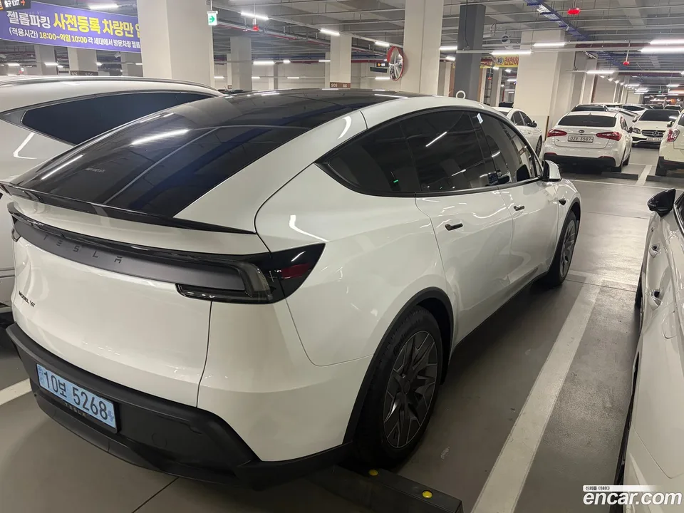 Tesla Model Y L AWD 2026 — thumbnail 4