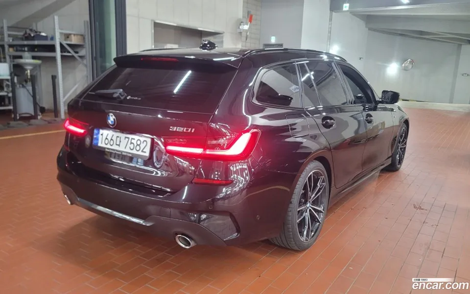 BMW 3 Series 320i M 2022 — thumbnail 3
