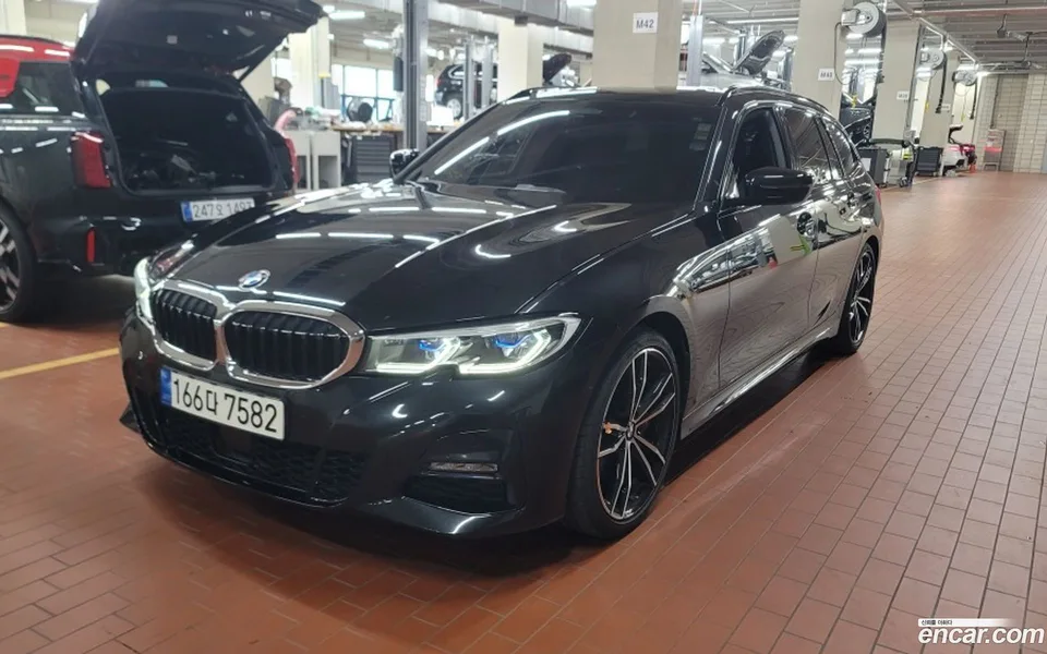 BMW 3 Series 320i M 2022 — photo 1, buy with delivery to Moscow