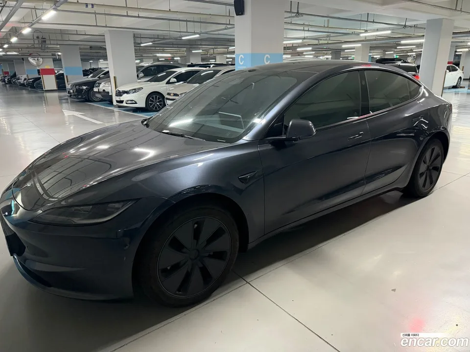 Tesla Model 3 RWD 2025 — photo 1, buy with delivery to Moscow