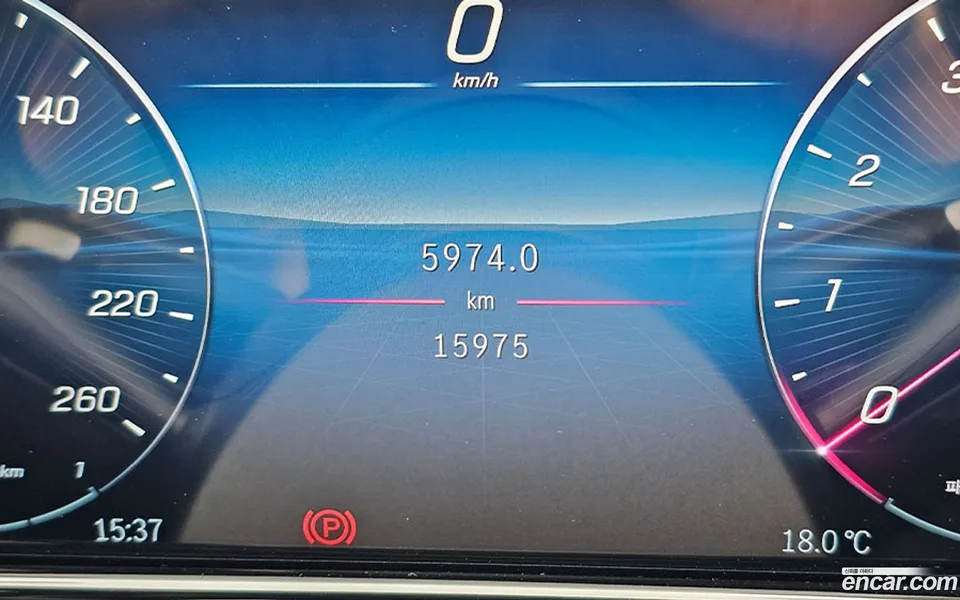Mercedes-Benz E-Class E300 4MATIC AMG Line 2024 — thumbnail 2
