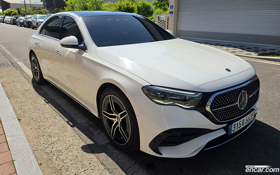 Mercedes-Benz E-Class E300 4MATIC AMG Line 2024 — thumbnail 3
