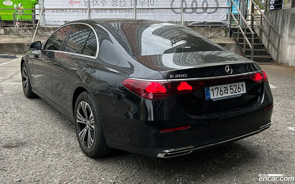 Mercedes-Benz E-Class E200 2025 — миниатюра 4