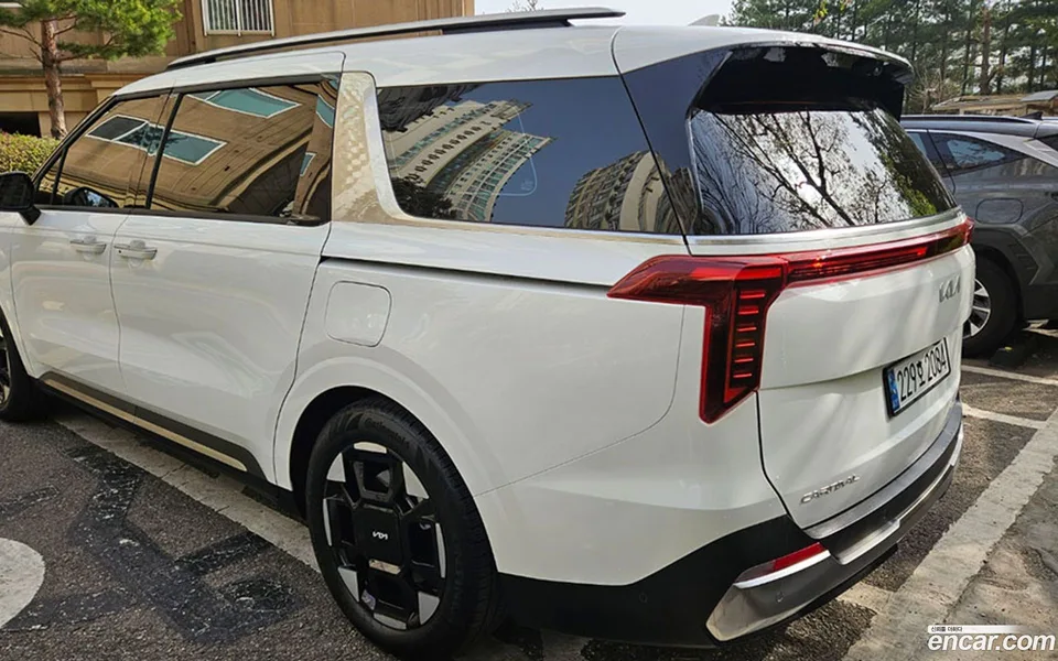 Kia Carnival 9 2024 — thumbnail 2
