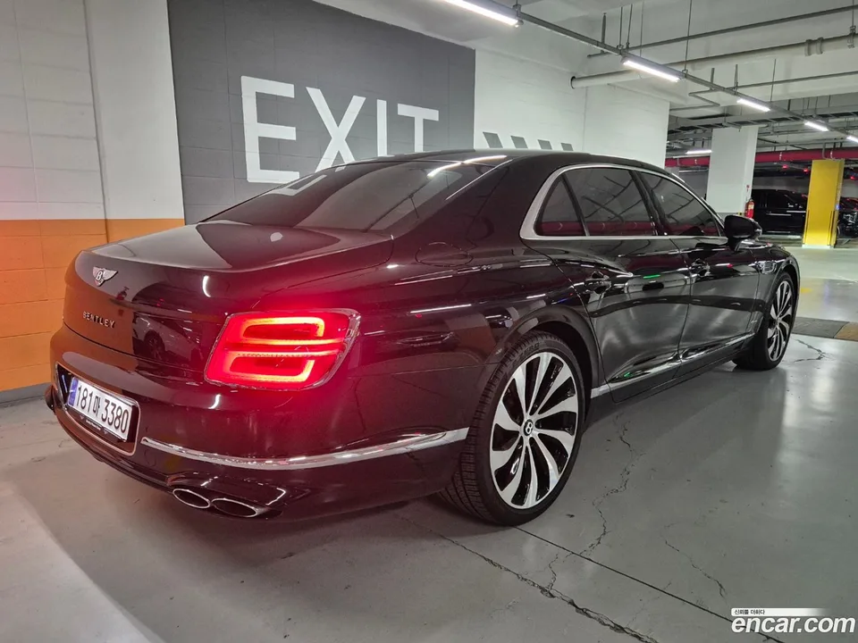 Bentley Flying Spur 4.0 2023 — thumbnail 2