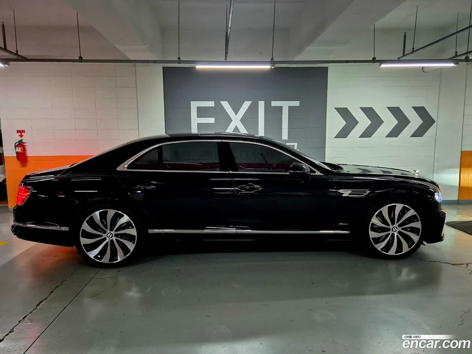 Bentley Flying Spur 4.0 2023 — thumbnail 3
