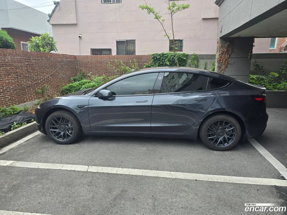 Tesla Model 3 RWD 2026 — thumbnail 2