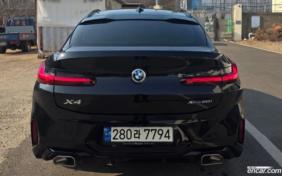 BMW X4 xDrive20i M 2023 — thumbnail 2