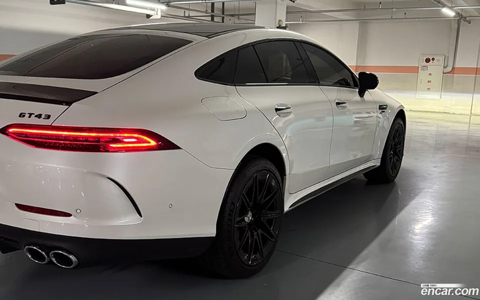 Mercedes-Benz AMG GT 4 43 4MATIC+ 2023 — thumbnail 4