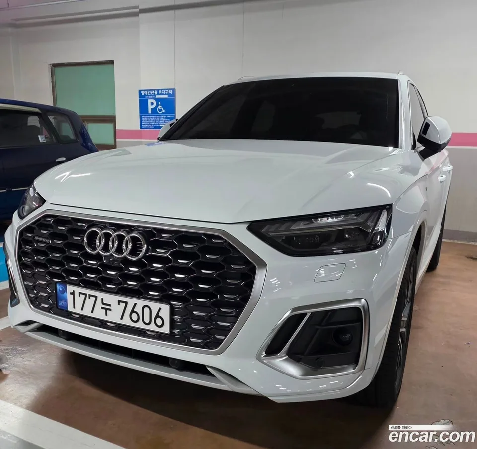 Audi Q5 45 TFSI 2023 — photo 1, buy with delivery to Moscow