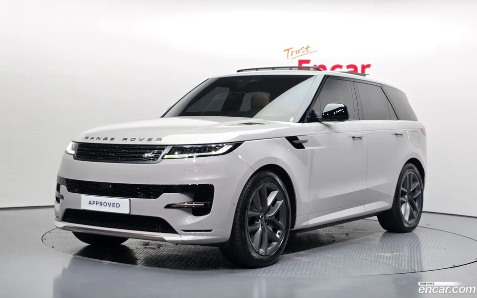 Land Rover Range Rover Sport P550E HSE 2025 — photo 1, buy with delivery to Moscow