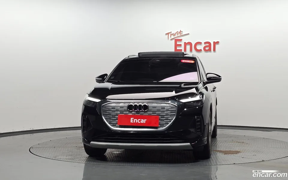 Audi Q4 e-tron 40 2023 — thumbnail 3