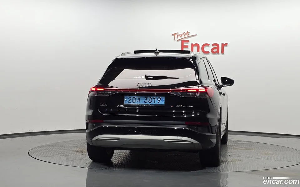 Audi Q4 e-tron 40 2023 — thumbnail 4