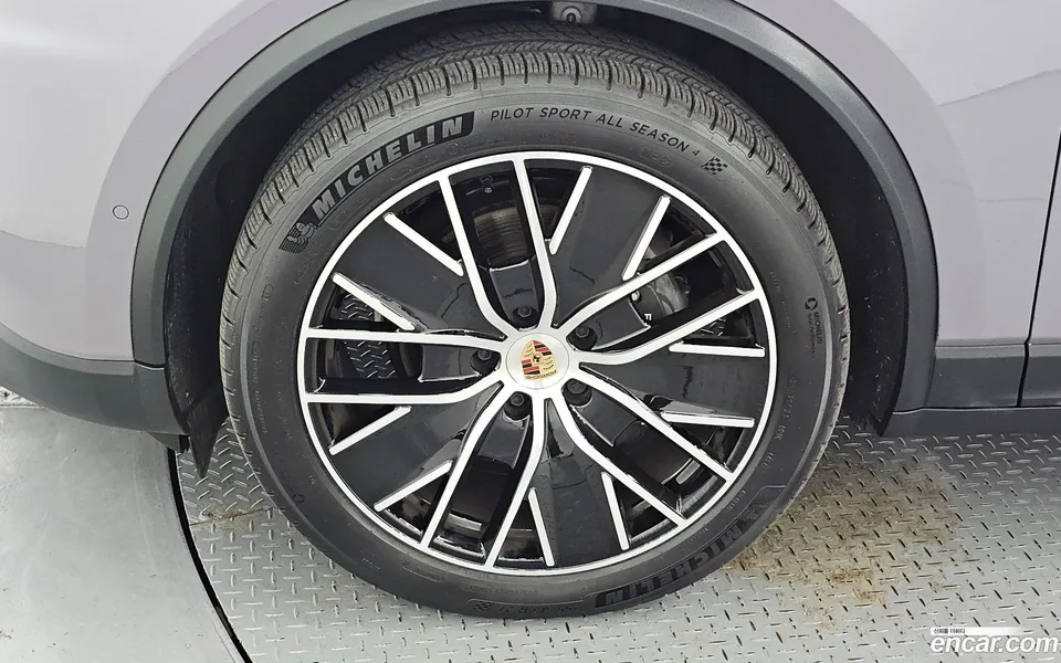 Porsche Macan Electric 4 2025 — thumbnail 5