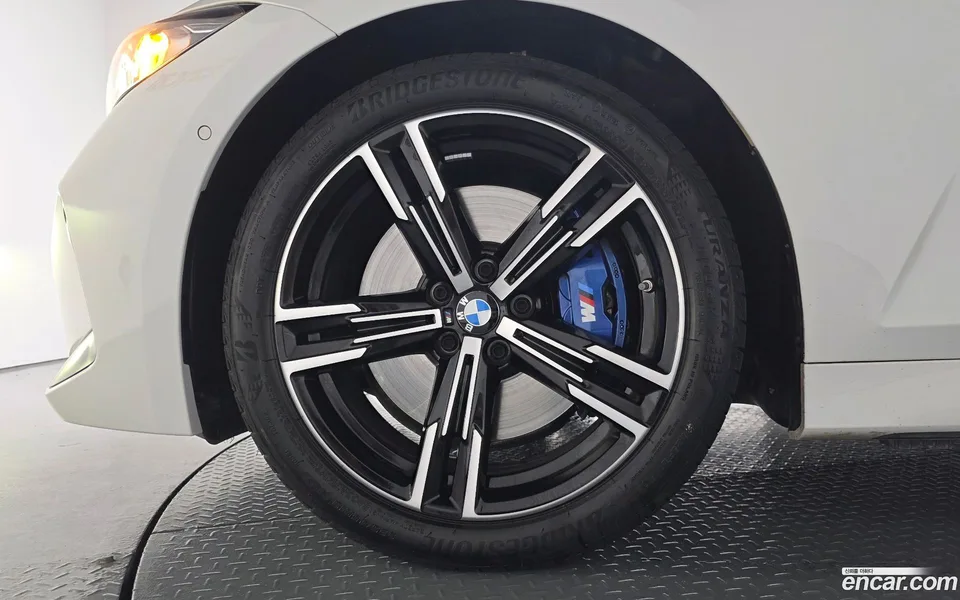 BMW 3 Series 320i M 2025 — thumbnail 2
