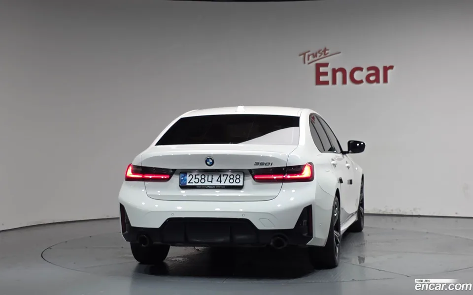 BMW 3 Series 320i M 2025 — thumbnail 4