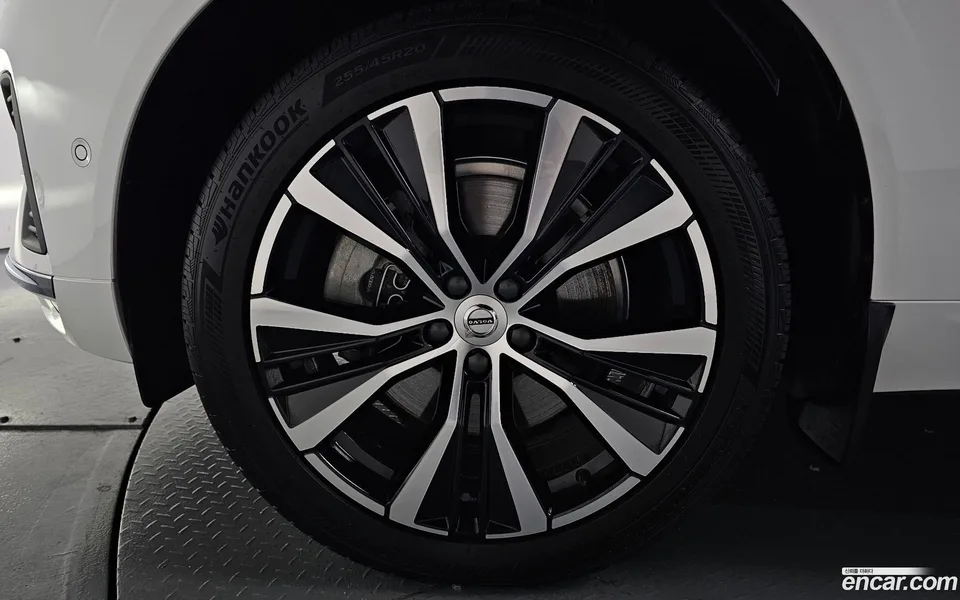 Volvo XC60 B6 2023 — thumbnail 2