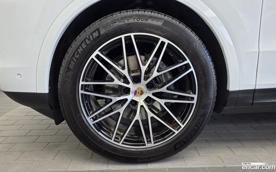 Porsche Cayenne 3.0 2024 — thumbnail 2