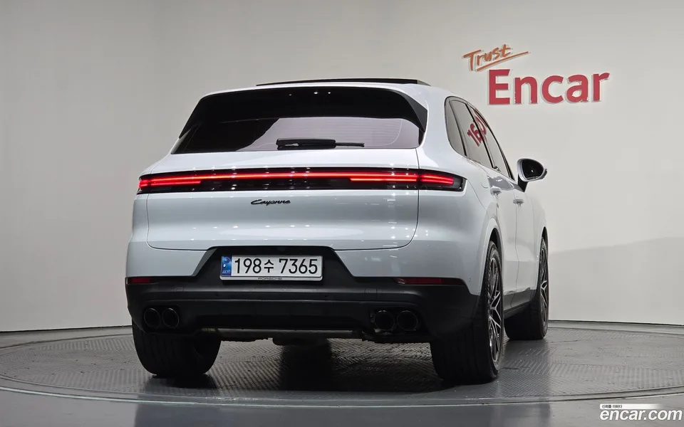 Porsche Cayenne 3.0 2024 — thumbnail 4