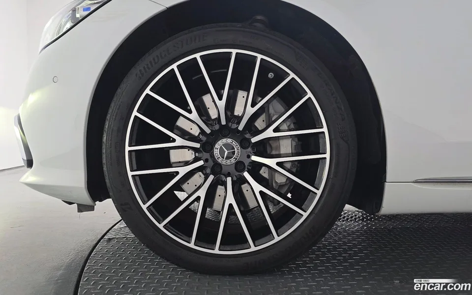 Mercedes-Benz S-Class S580L 4MATIC 2024 — thumbnail 5