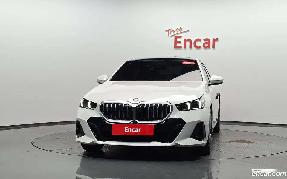 BMW 5 Series 520i M 2023 — миниатюра 3