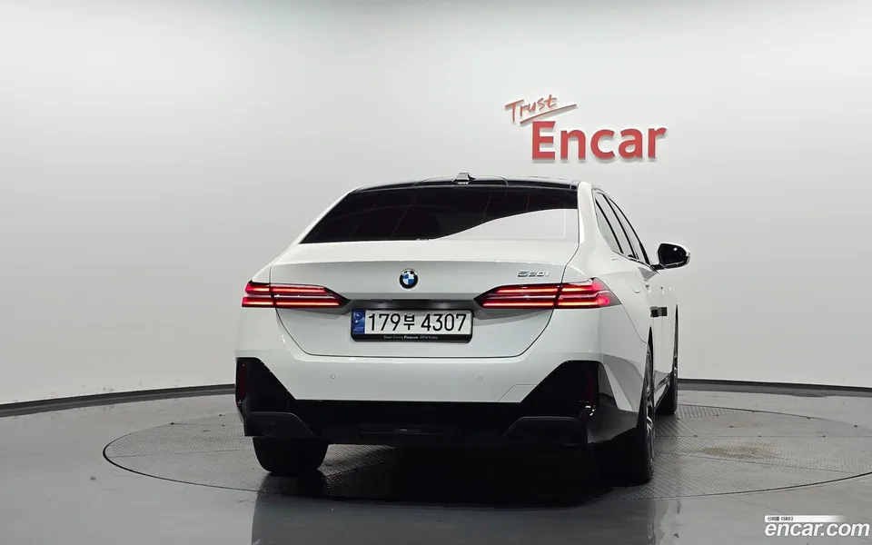 BMW 5 Series 520i M 2023 — миниатюра 4