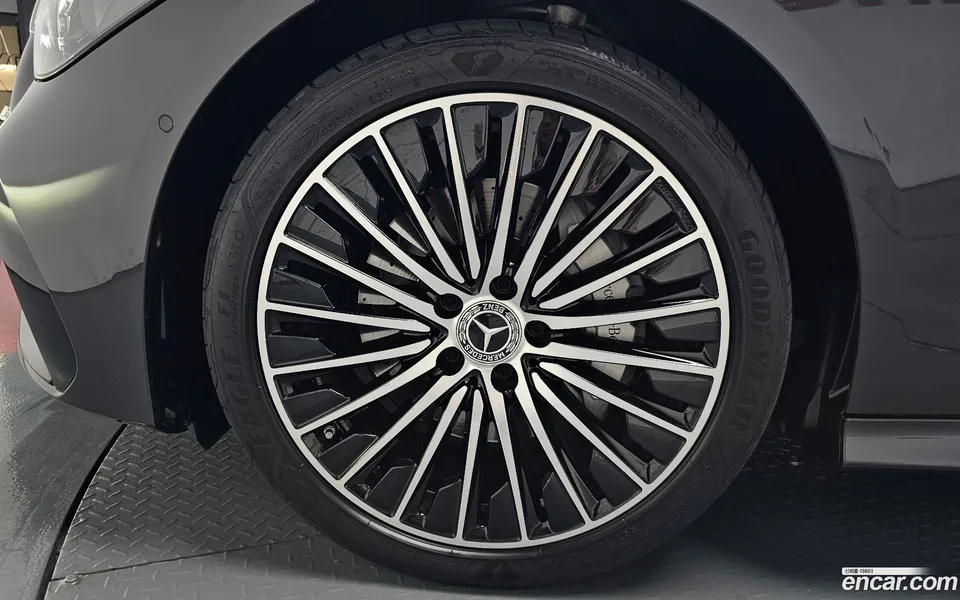 Mercedes-Benz CLE-Class CLE200 2025 — thumbnail 2