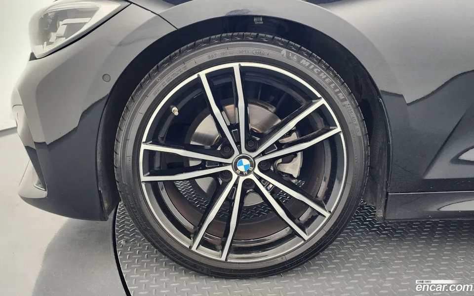BMW 3 Series 320i M 2022 — thumbnail 2