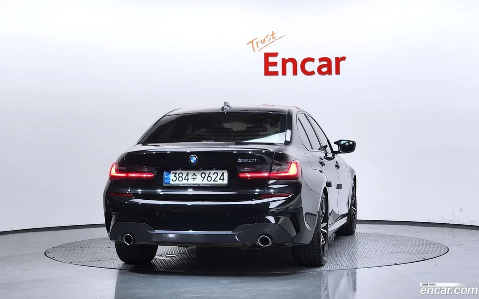 BMW 3 Series 320i M 2022 — thumbnail 4