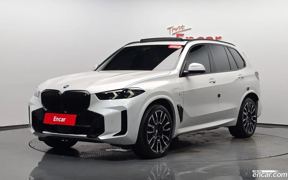 BMW X5 xDrive 50e M 2025 — photo 1, buy with delivery to Moscow