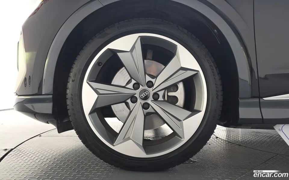 Audi Q4 e-tron 45 2025 — thumbnail 2