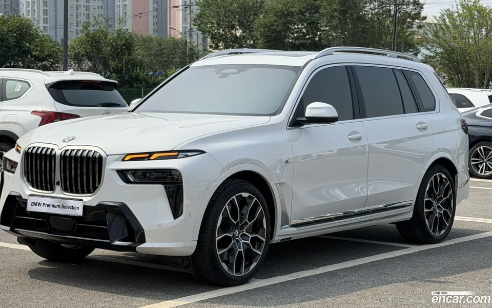 BMW X7 xDrive 40i M 6 2024 — photo 1, buy with delivery to Moscow