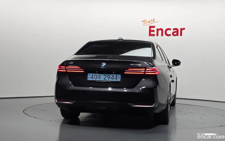 BMW i5 eDrive 40 2023 — thumbnail 4