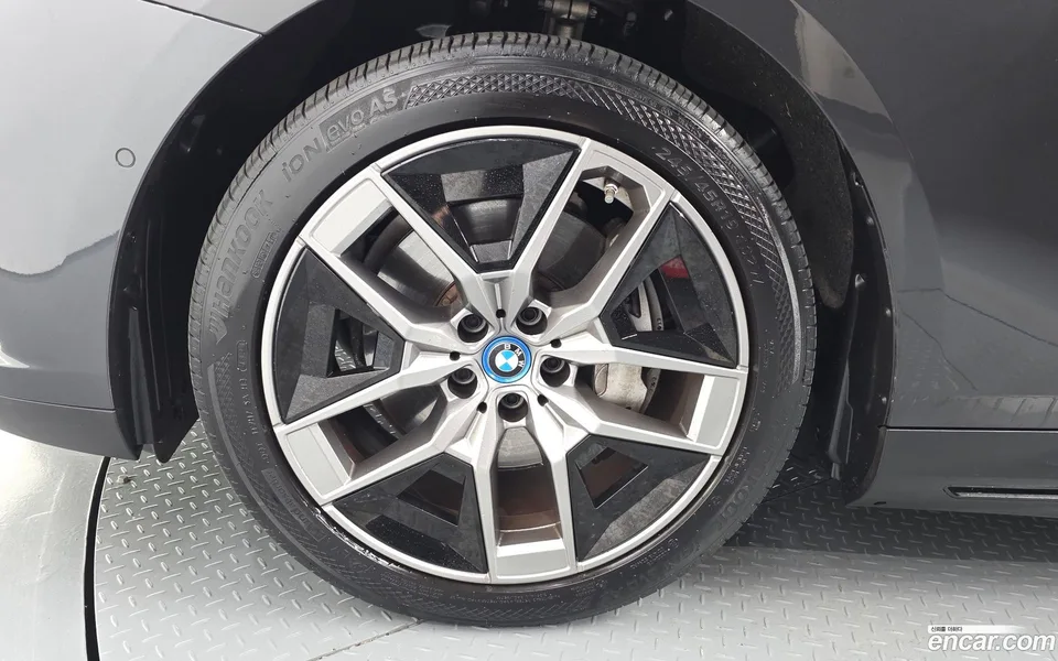BMW i5 eDrive 40 2023 — thumbnail 5