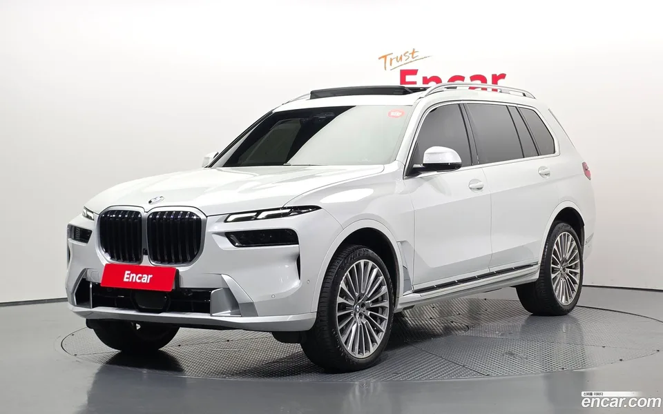 BMW X7 xDrive 40d 7 2023 — photo 1, buy with delivery to Moscow