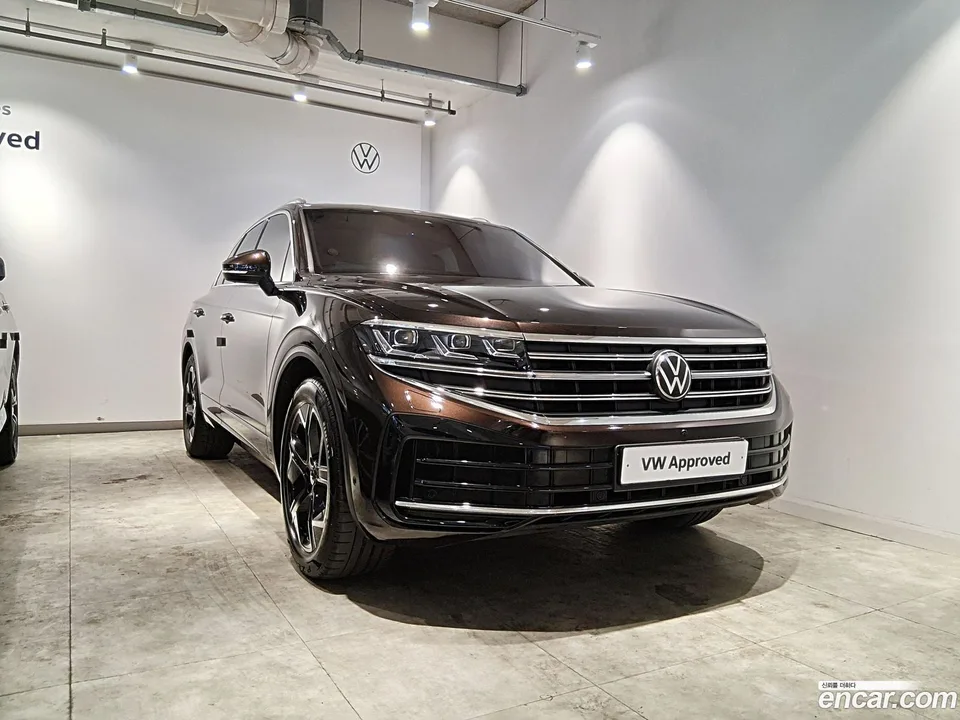 Volkswagen Touareg 3.0 TDI 2024 — photo 1, buy with delivery to Moscow