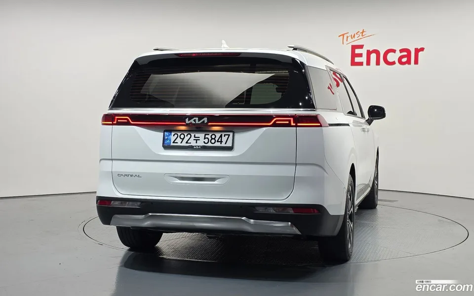 Kia Carnival 7 2022 — thumbnail 4