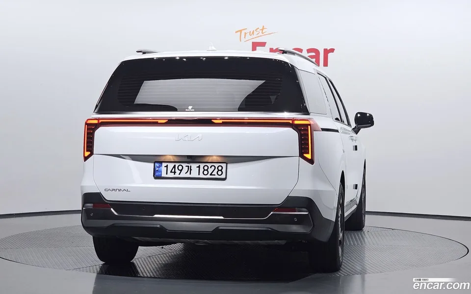 Kia Carnival 9 2024 — thumbnail 4